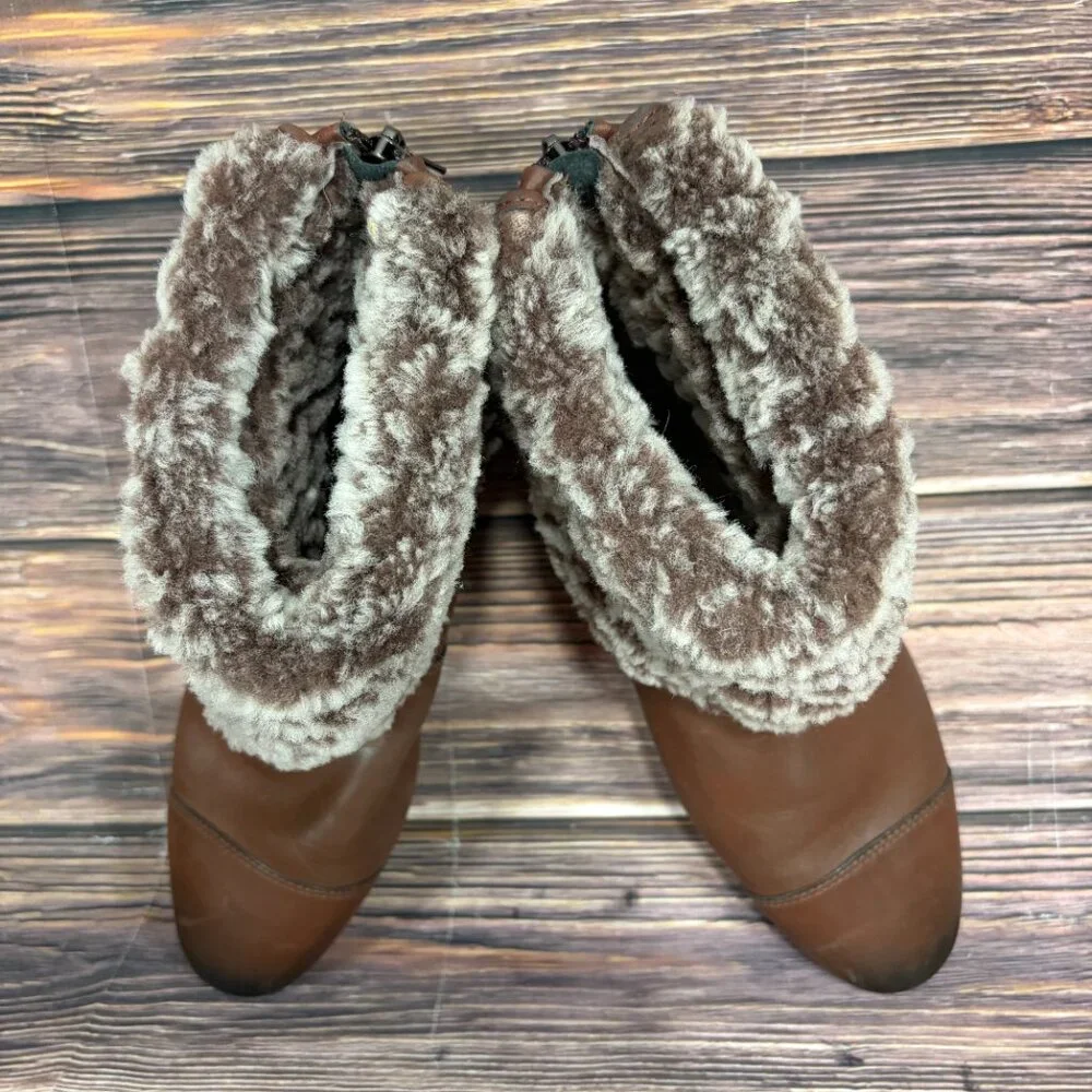 Ugg Women's Inez Round Toe Ankle Boot‎ Fold Over Cuff Brown Boots Size 8